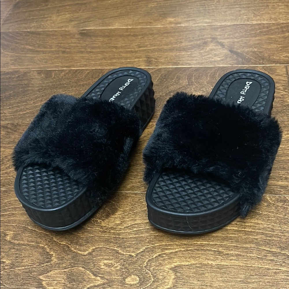 New, Dirty Laundry Black Furry Slide Sandals